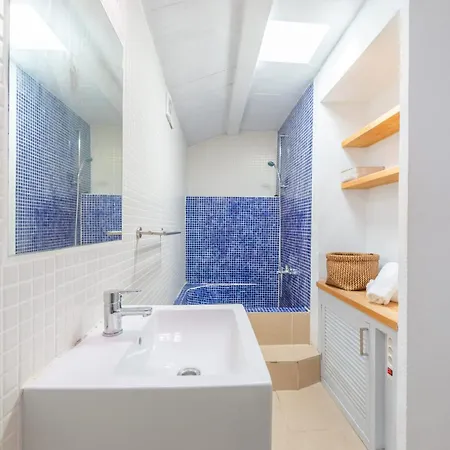 Casa Luna - Charming Town House By Tarifarent דירה