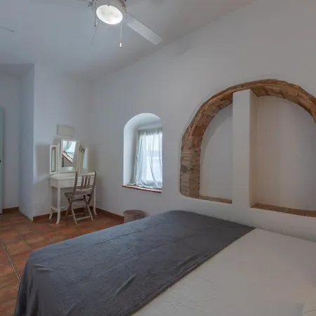 Casa Luna - Charming Town House By Tarifarent דירה